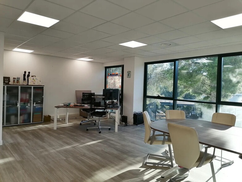 Avenue Des Genévriers, La Ciotat for lease - Interior Photo - Image 3 of 9