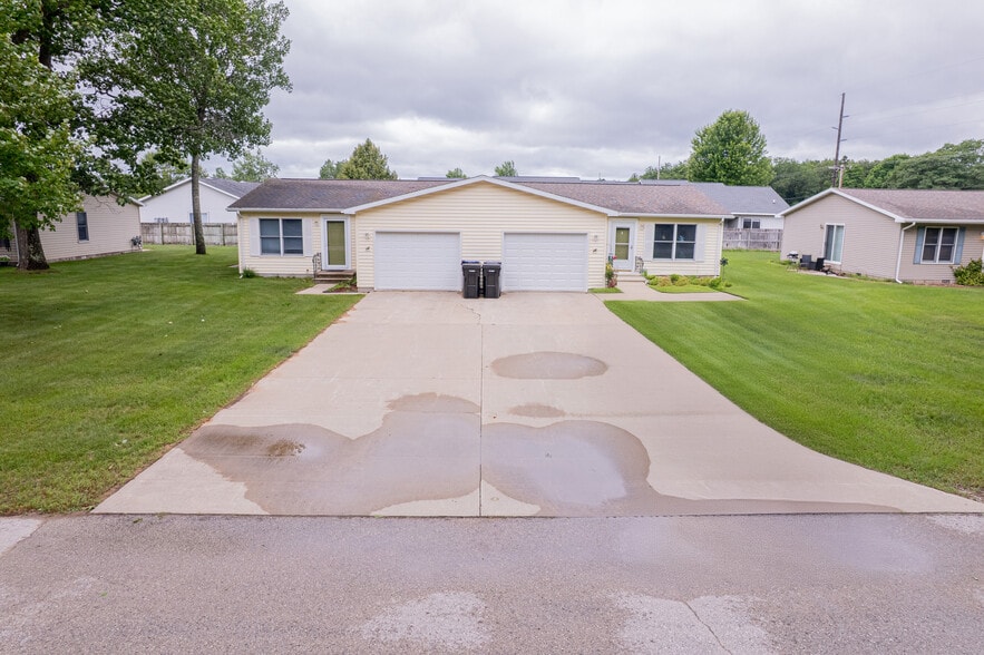 1 Cambridge Dr, Gladstone, MI for sale - Building Photo - Image 3 of 7