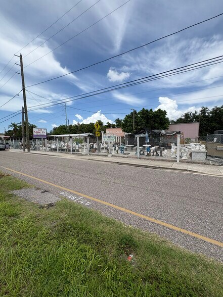 3611 Tyrone Blvd N, Saint Petersburg, FL à vendre - Photo du bâtiment - Image 2 de 7