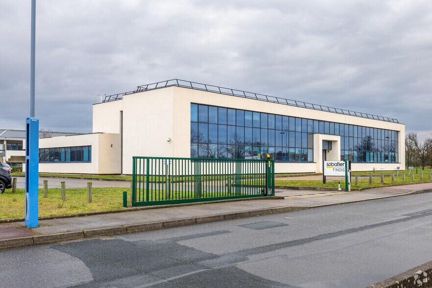 Bureau dans Bron à louer - Photo du bâtiment - Image 2 de 3