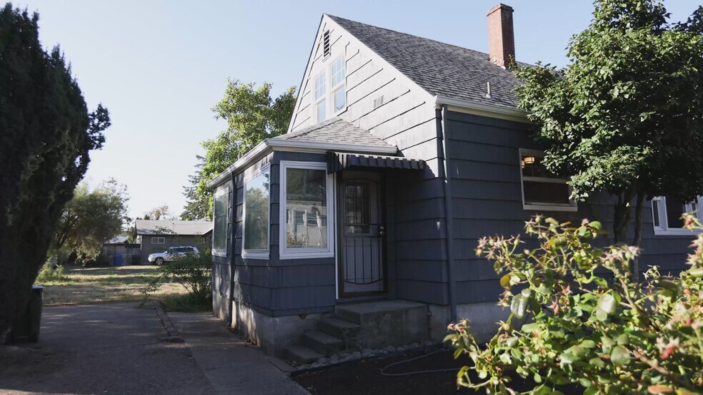 2494 Roosevelt Blvd, Eugene, OR à vendre - Vidéo sur l’inscription commerciale - Image 2 de 12