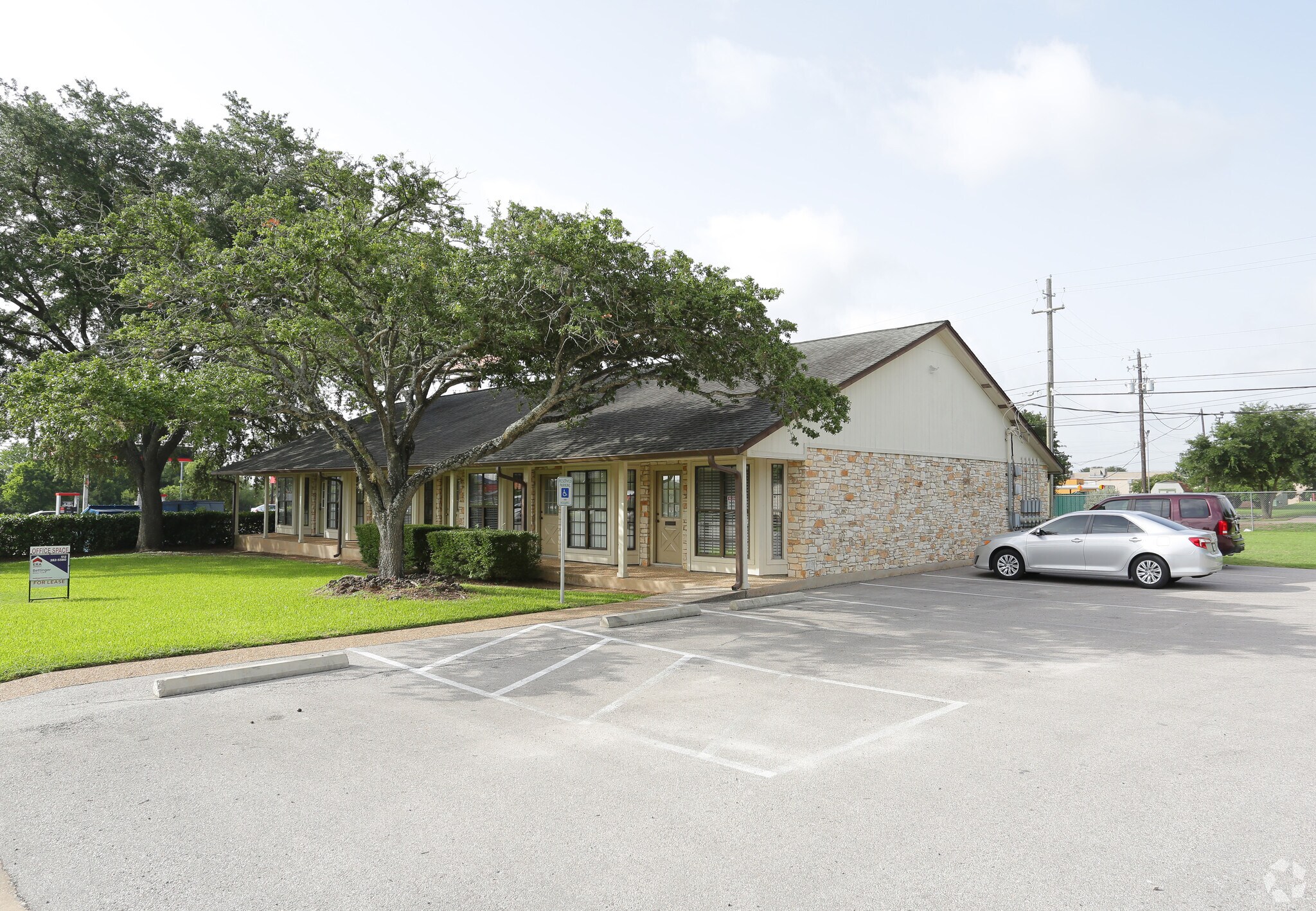 2015 Monarch Dr, Austin, TX à louer Photo principale- Image 1 de 6