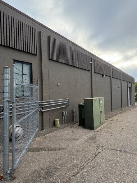 3320 Terminal Dr, Eagan, MN à louer - Photo du bâtiment - Image 2 de 5