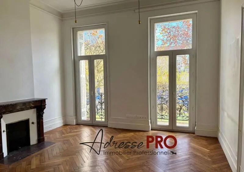 Retail in Bordeaux for lease Interior Photo- Image 1 of 5