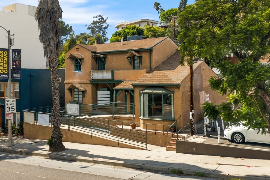 3325 Barham Blvd, Los Angeles, CA for lease - Building Photo - Image 1 of 20