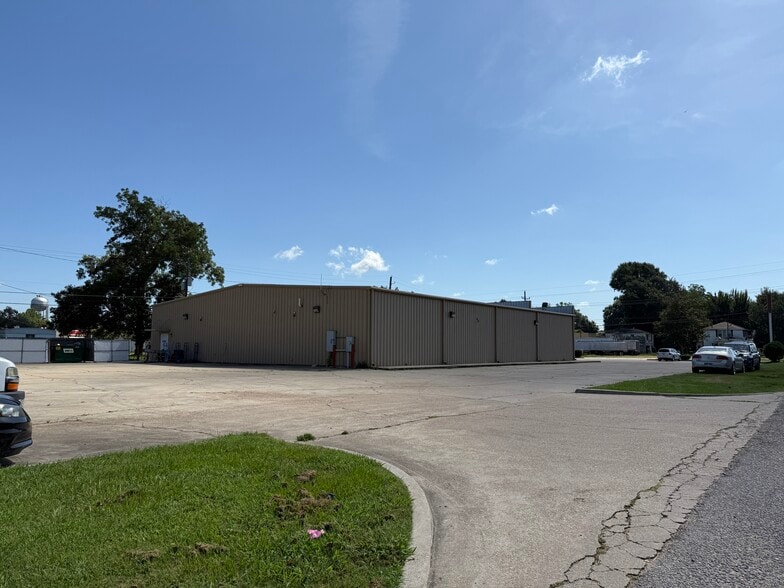 504 N EE Wallace Blvd, Ferriday, LA for sale - Building Photo - Image 3 of 5