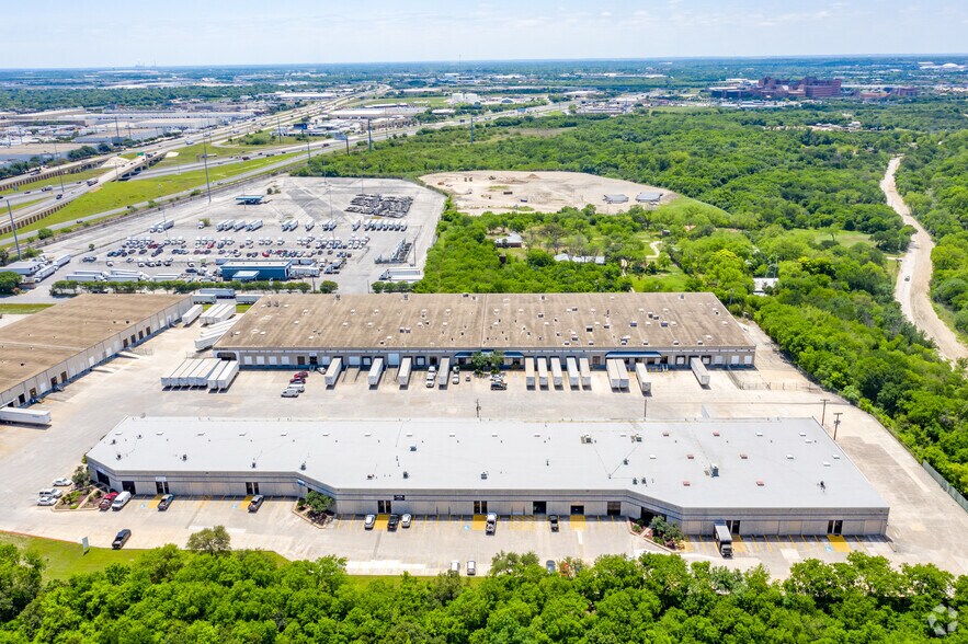 4400-4448 Tejasco, San Antonio, TX à louer - Photo du bâtiment - Image 2 de 5