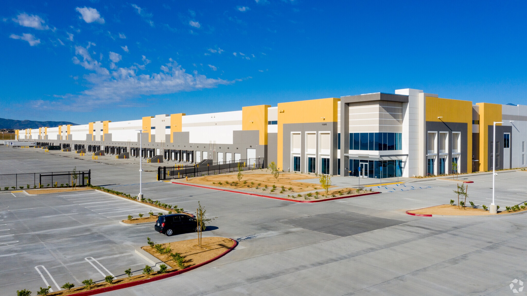 11895 Cedar St, Hesperia, CA for lease Primary Photo- Image 1 of 6