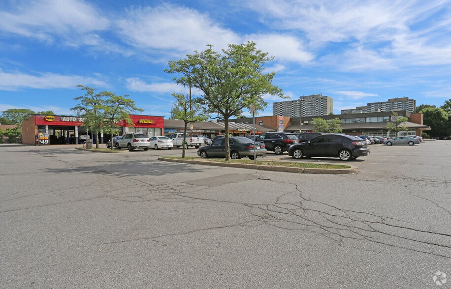 2930-2948 Finch Ave E, Toronto, ON à vendre - Photo principale - Image 1 de 1