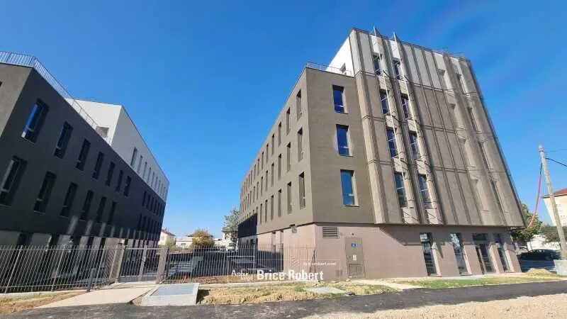 Office in Décines-Charpieu for sale Building Photo- Image 1 of 11