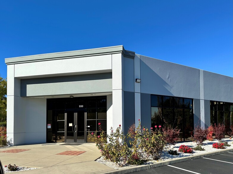 930-932 Hamlin Ct, Sunnyvale, CA for lease - Building Photo - Image 1 of 8