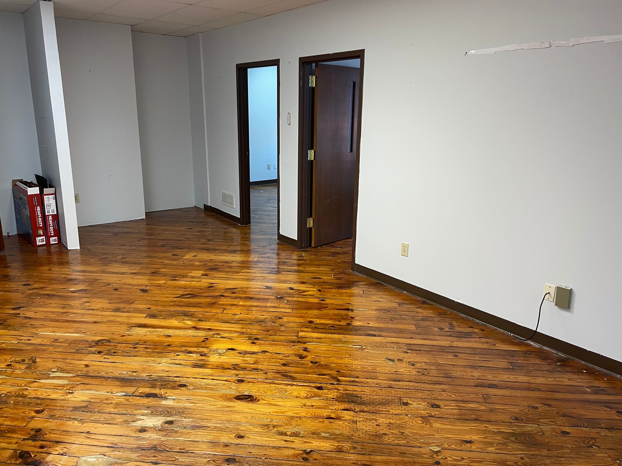 470 N Clayton St, Lawrenceville, GA for lease Interior Photo- Image 1 of 5