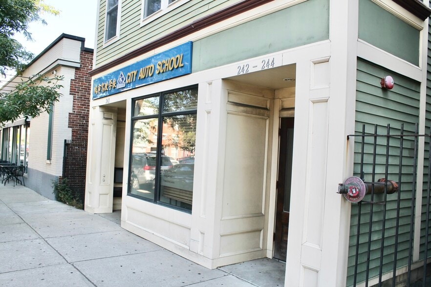 242-244 West Broadway, Boston, MA for lease - Primary Photo - Image 1 of 3