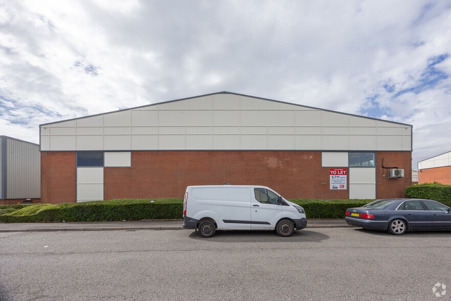 1-3 Canons Rd, Milton Keynes for sale - Building Photo - Image 2 of 7