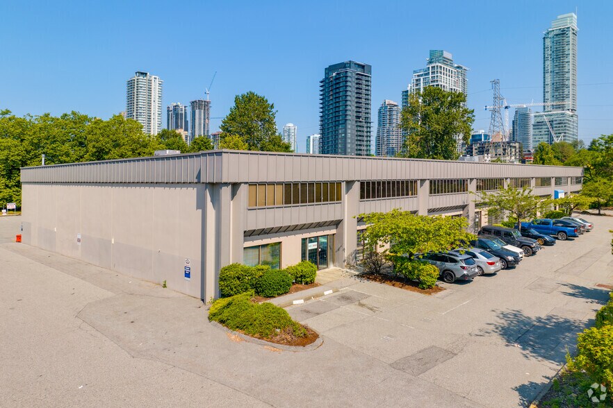 2505-2575 Eastbrook Pky, Burnaby, BC à louer - Photo du bâtiment - Image 1 de 6