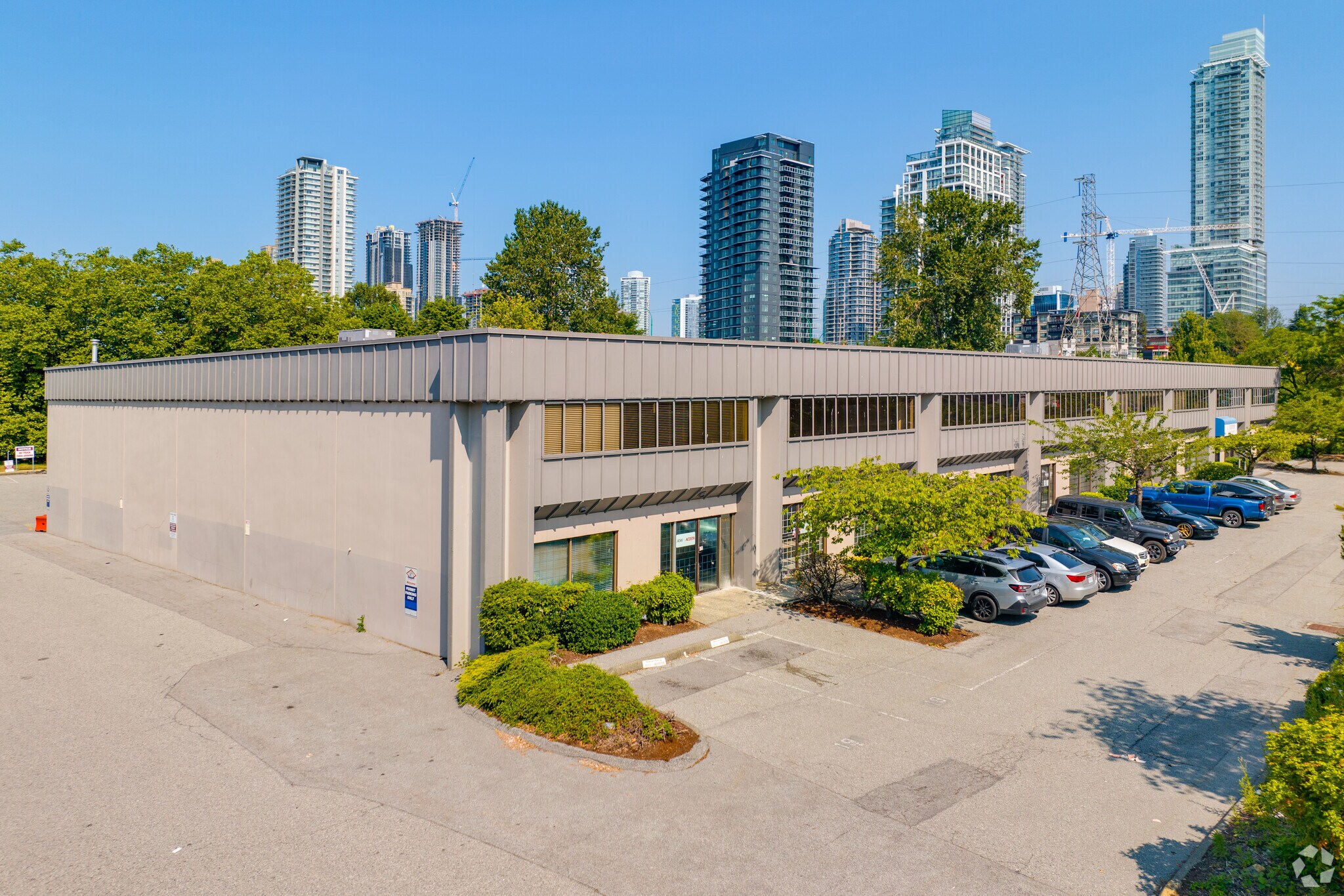 2505-2575 Eastbrook Pky, Burnaby, BC à louer Photo du bâtiment- Image 1 de 7