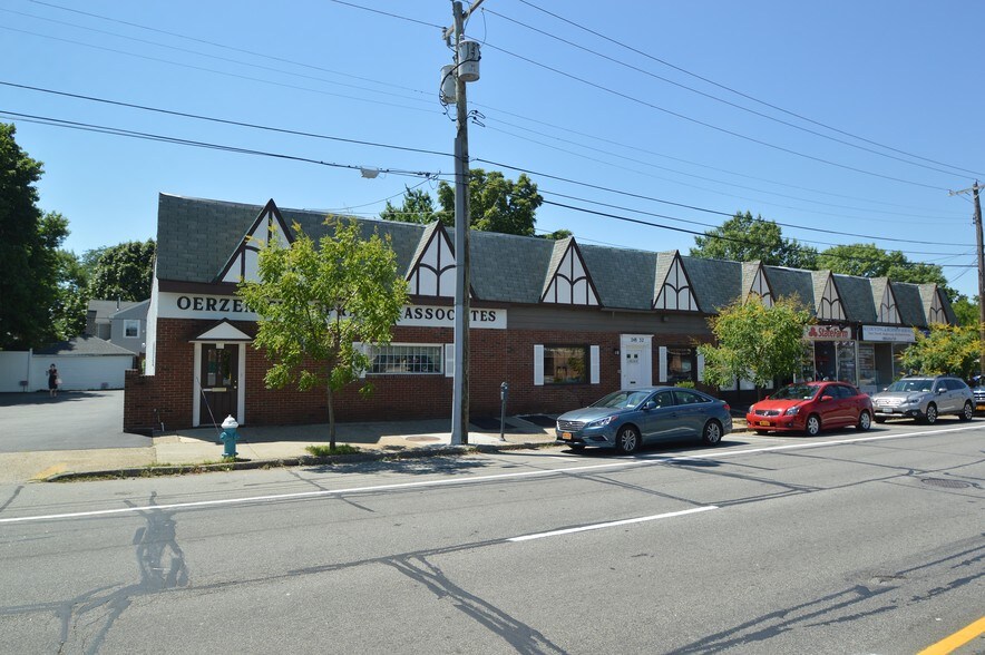 248-36 Jericho Tpke, Bellerose Village, NY à vendre - Photo du bâtiment - Image 2 de 6