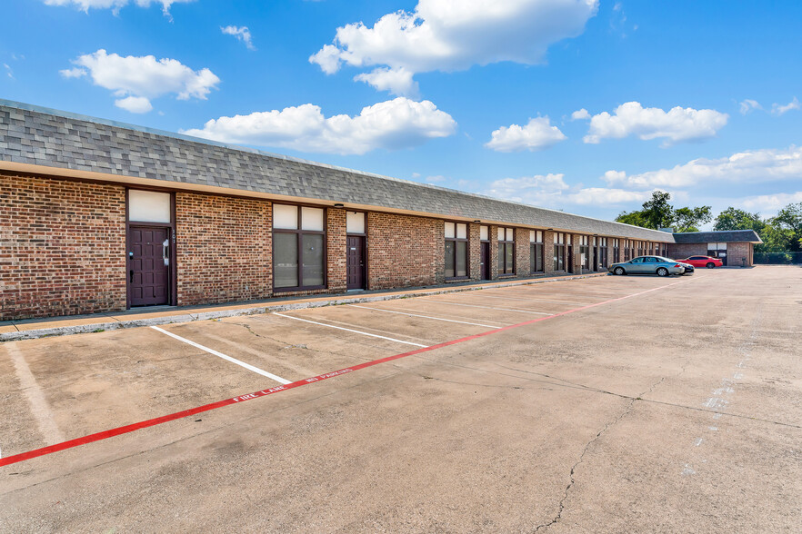 10923 Indian Trl, Dallas, TX for lease - Building Photo - Image 1 of 7