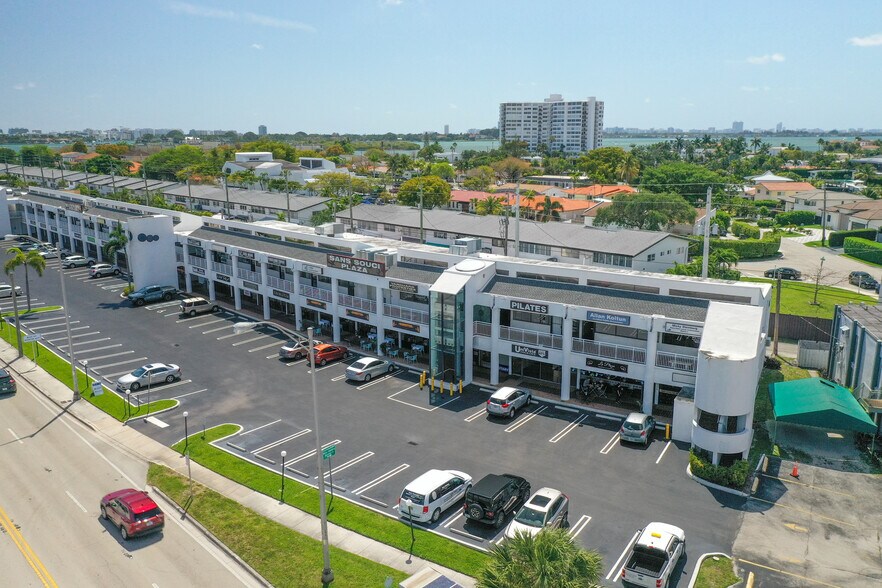 2104-2150 NE 123rd St, North Miami, FL à louer - Photo du bâtiment - Image 3 de 6