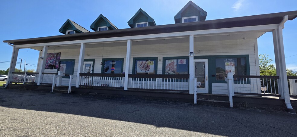 9850-9852 E Grand River Ave, Brighton, MI for sale - Building Photo - Image 2 of 9