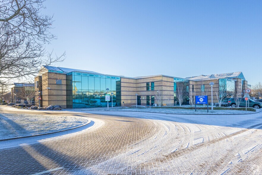 Bakewell Rd, Peterborough à vendre - Photo du bâtiment - Image 2 de 2