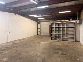 98-021 Kamehameha Hwy, Aiea, HI à louer Photo intérieure- Image 2 de 3