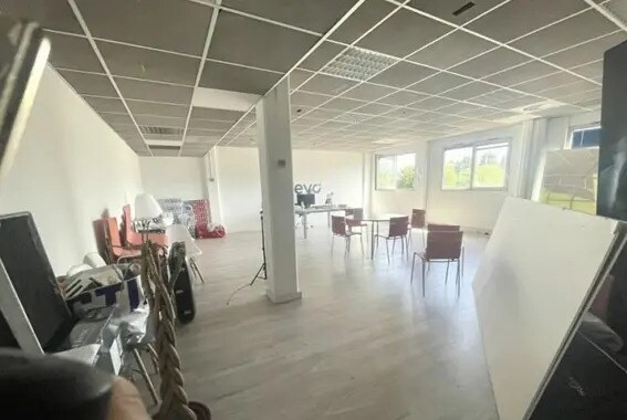 Retail in Marseille for lease - Building Photo - Image 3 of 12