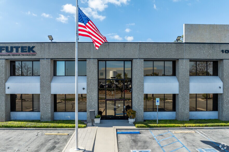 10 Thomas, Irvine, CA à vendre - Photo du bâtiment - Image 3 de 5