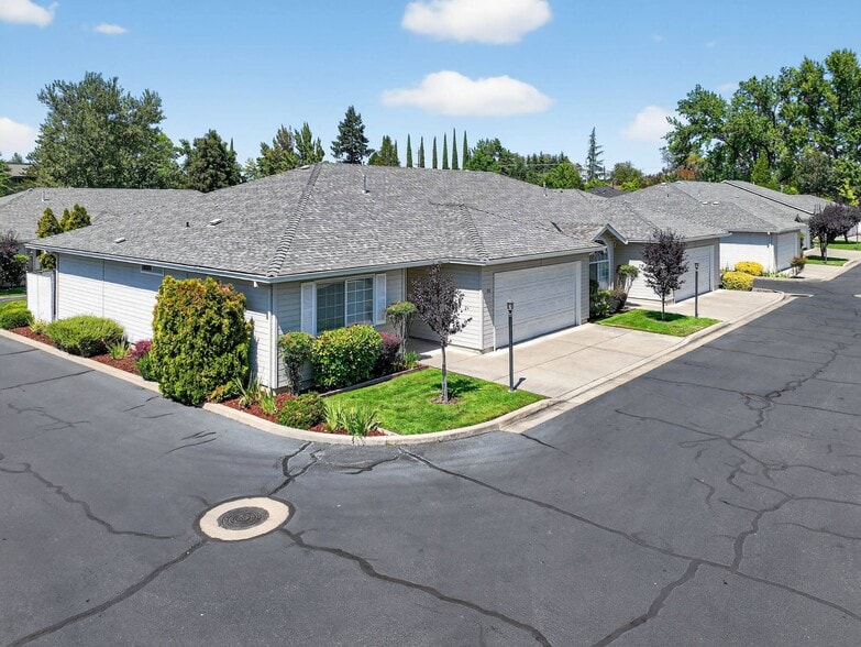 1221 Skeeters Ln, Medford, OR for sale - Building Photo - Image 1 of 13