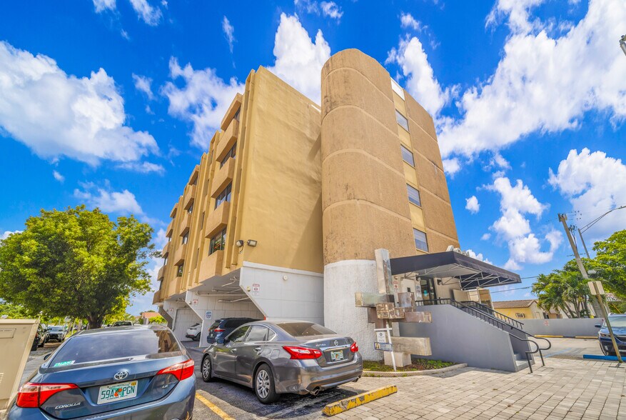 4011 W Flagler St, Miami, FL à louer - Photo du bâtiment - Image 3 de 31