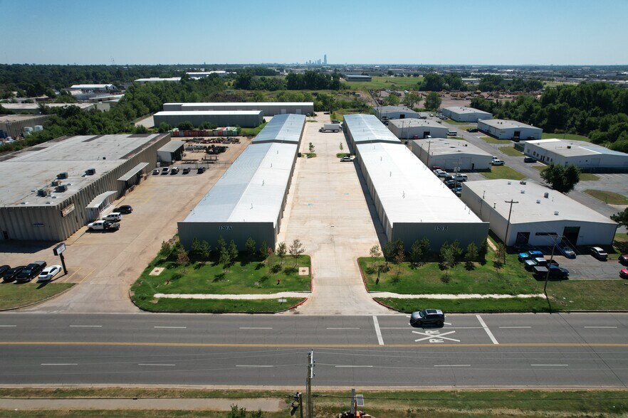 120 N Rockwell Ave, Oklahoma City, OK for lease - Building Photo - Image 1 of 11