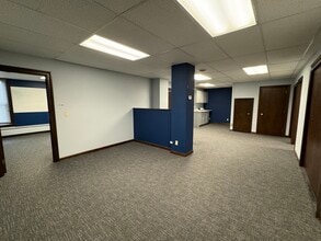 207 W Jefferson St, Bloomington, IL for lease Interior Photo- Image 2 of 10