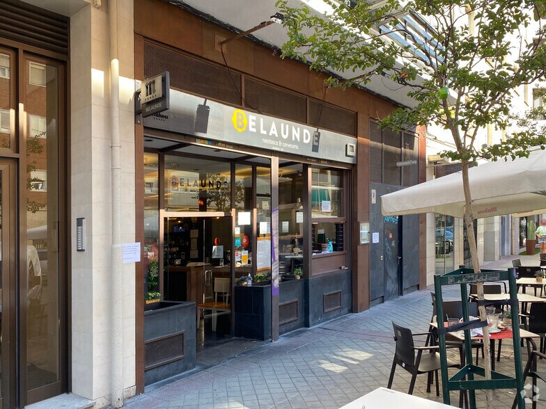 Calle de Víctor Andrés Belaúnde, 22, Madrid, Madrid for lease - Building Photo - Image 3 of 4