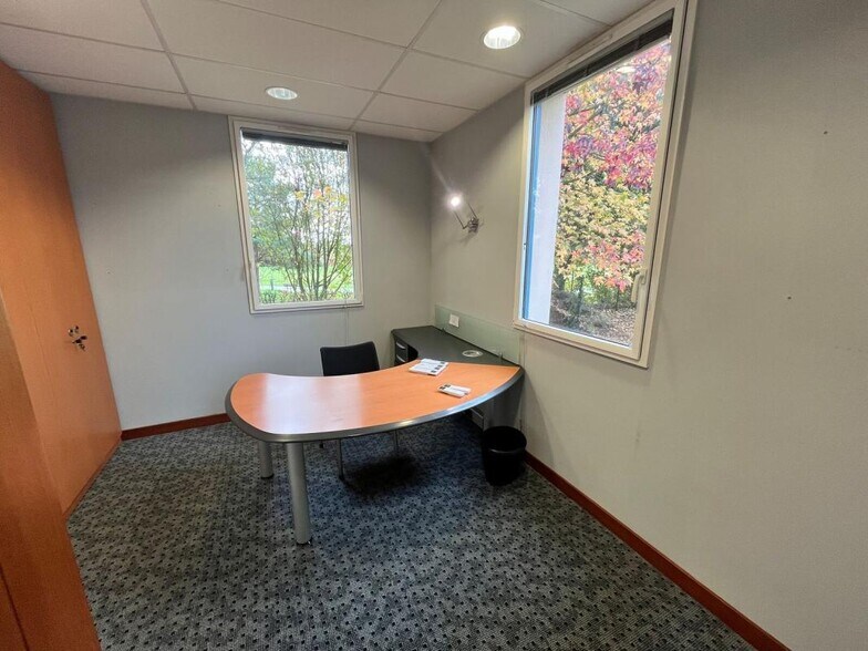 Office in Noyal-sur-Vilaine for lease - Interior Photo - Image 3 of 5