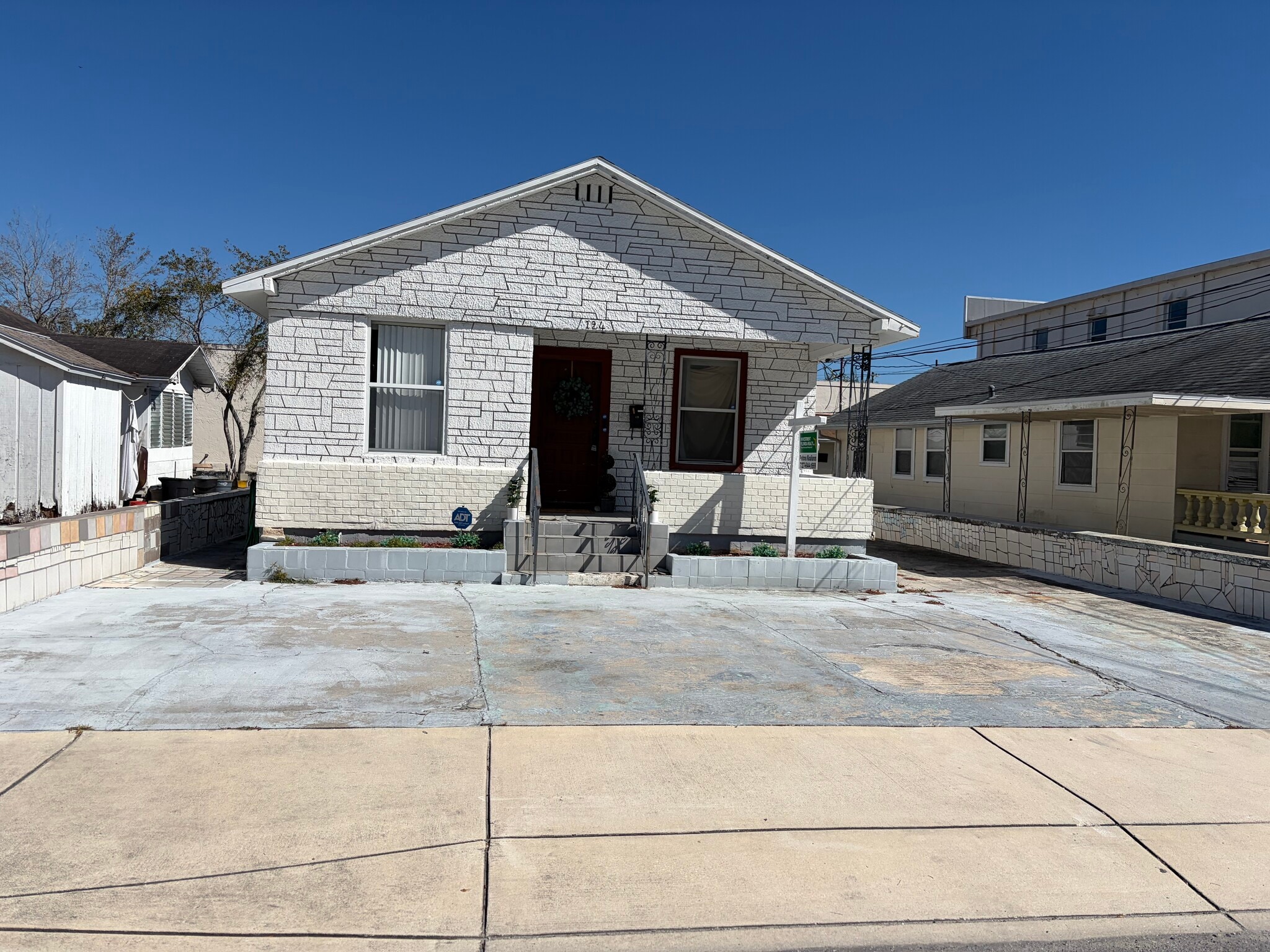 124 Athens St, Tarpon Springs, FL for sale Primary Photo- Image 1 of 2
