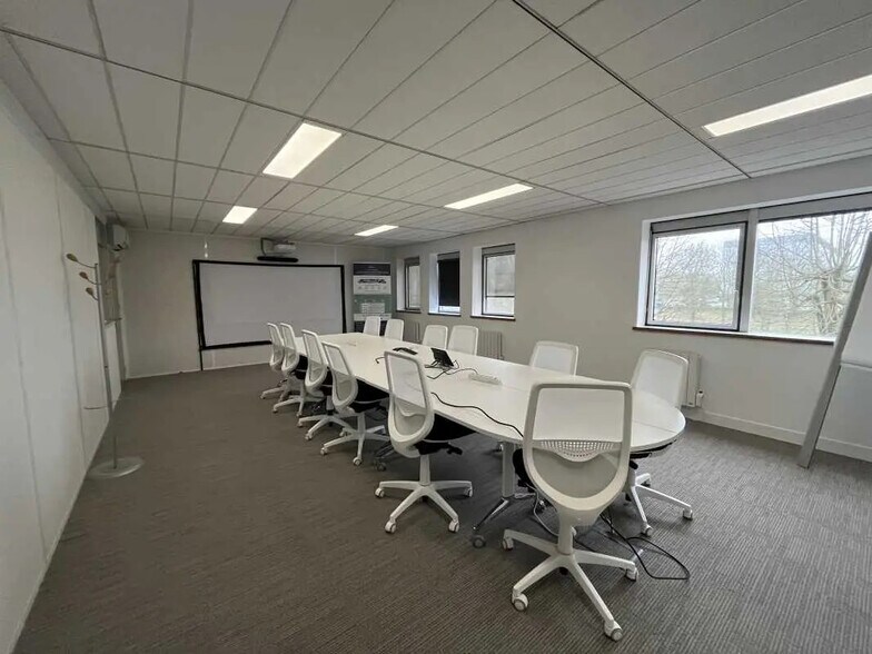 Office in MEUDON-LA-FORÊT for sale - Interior Photo - Image 2 of 14