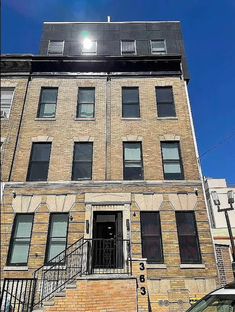 363 Neptune Ave, Brooklyn, NY à vendre Photo du bâtiment- Image 1 de 25