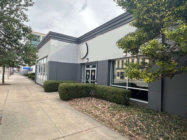 204 E Market St, Louisville, KY à louer - Photo du bâtiment - Image 2 de 7