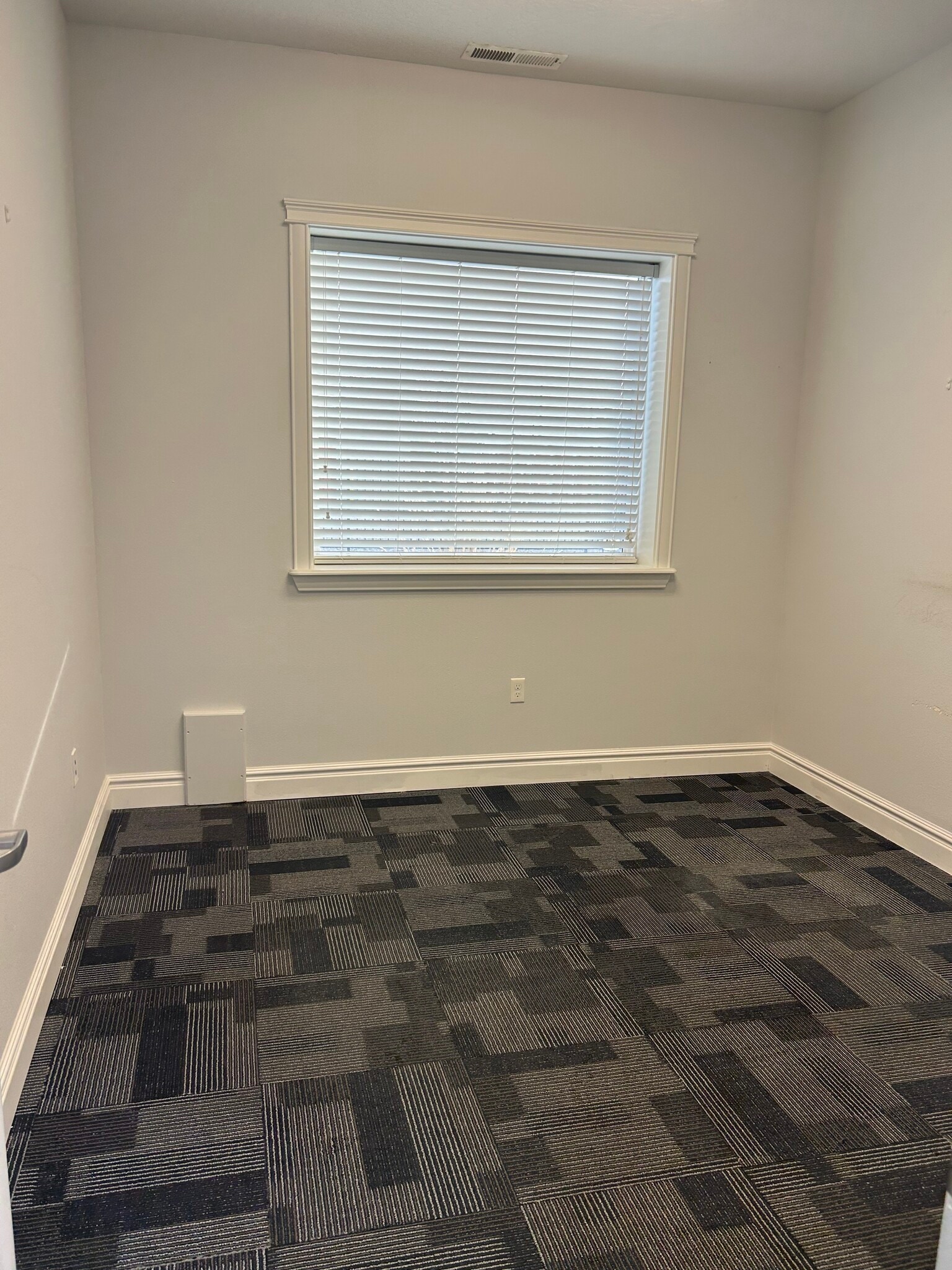 132-146 N Middleton Rd, Nampa, ID for lease Interior Photo- Image 1 of 7