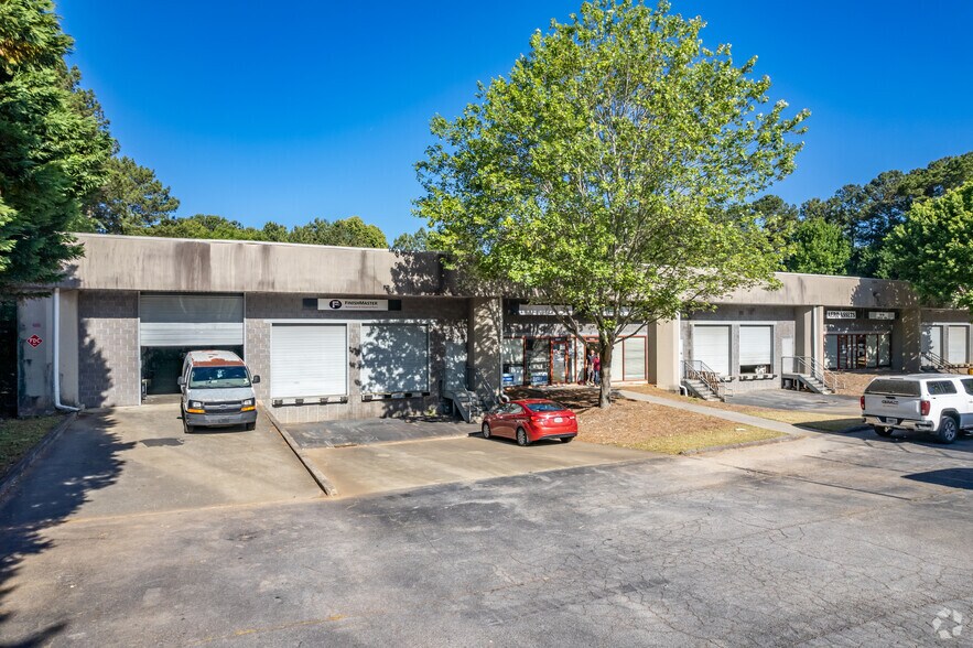 7217-7237 Daniel Dr, Stockbridge, GA for lease - Building Photo - Image 1 of 4