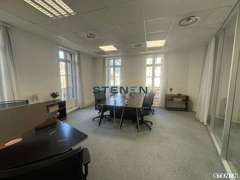 Office in Marseille for lease - Interior Photo - Image 3 of 5