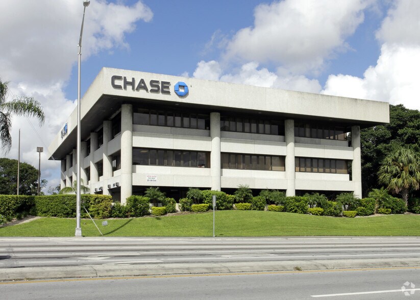 13701 SW 88th St, Miami, FL à louer - Photo du bâtiment - Image 3 de 17