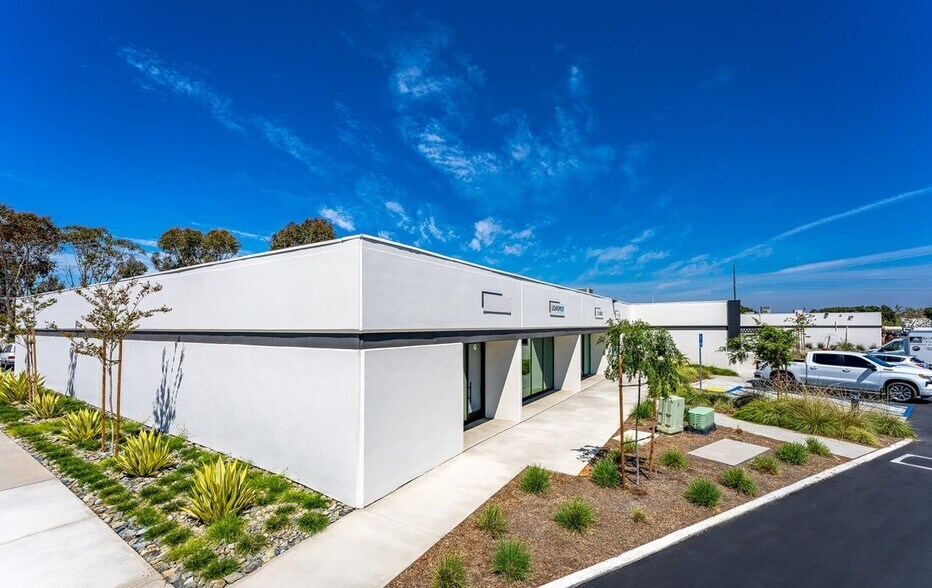 8195 Ronson Rd, San Diego, CA à louer - Photo du bâtiment - Image 2 de 9