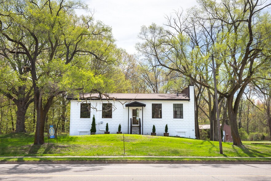 10243 Red Arrow Hwy, Bridgman, MI à vendre - Photo du bâtiment - Image 2 de 26