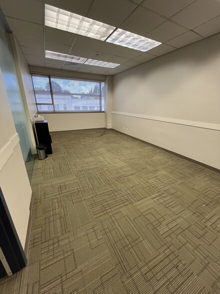 422 6th St, New Westminster, BC for lease - Building Photo - Image 3 of 11