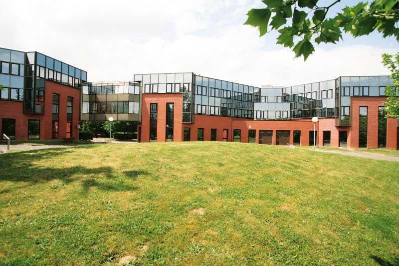 12/14 Rue Du Fort De Saint-Cyr, Montigny-le-Bretonneux for lease - Building Photo - Image 2 of 8