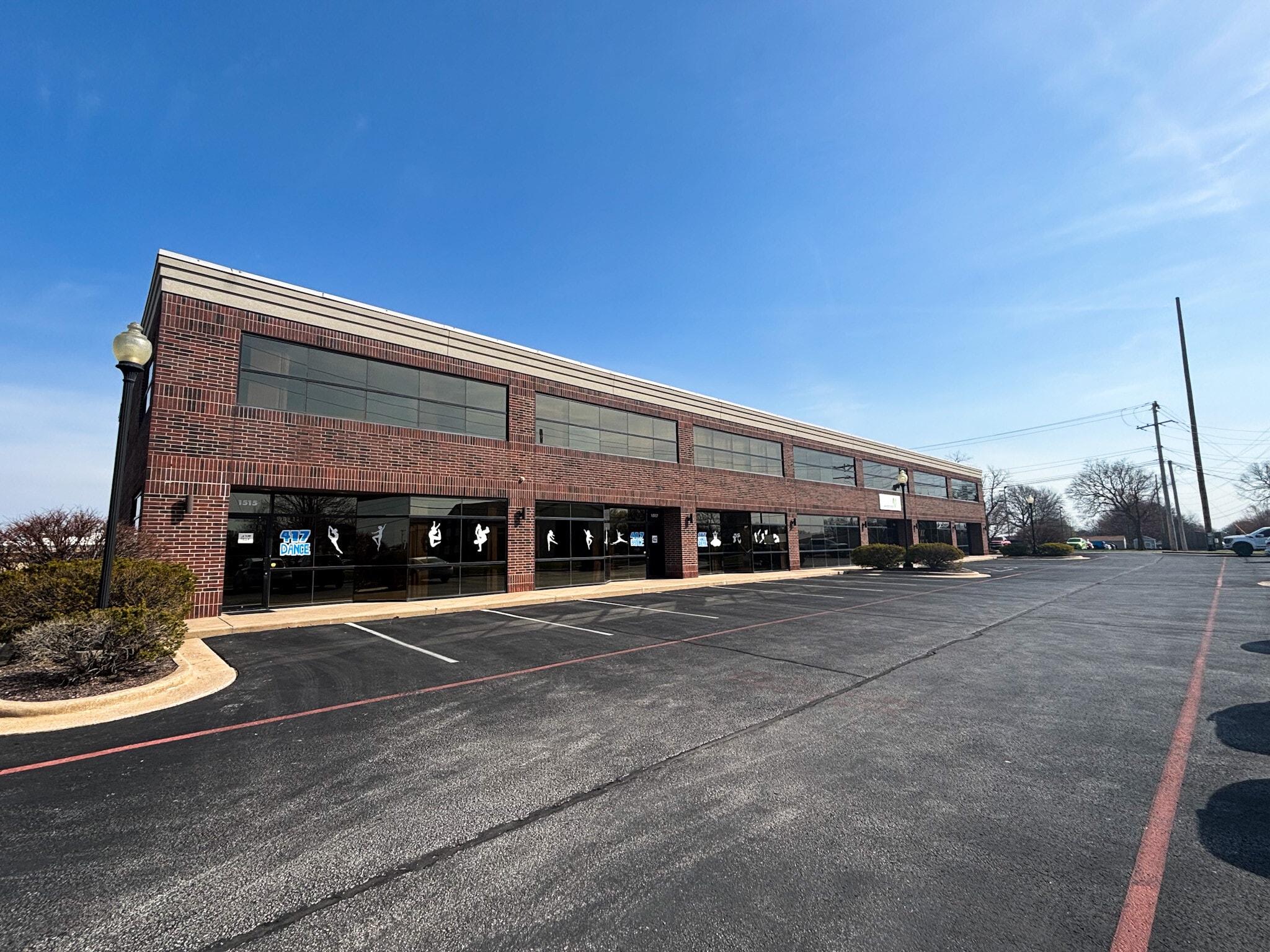 1515-1527 E Lark St, Springfield, MO for sale Building Photo- Image 1 of 7