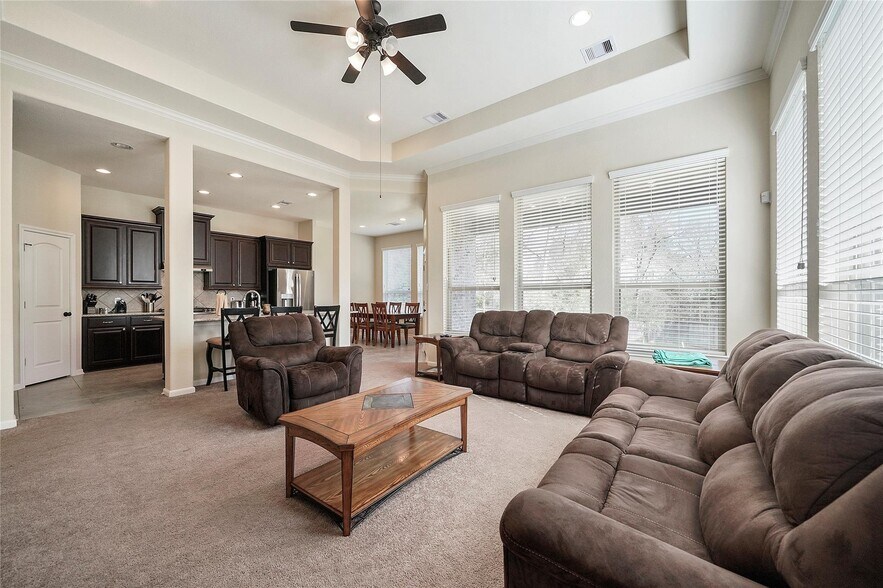 110 Cadence Ct, Montgomery, TX à vendre - Photo du bâtiment - Image 3 de 8