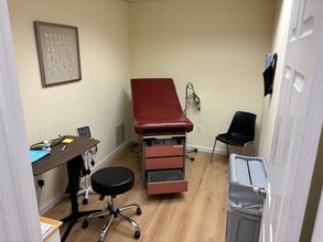 200 W Center St, Manchester, CT à louer Photo intérieure- Image 2 de 5