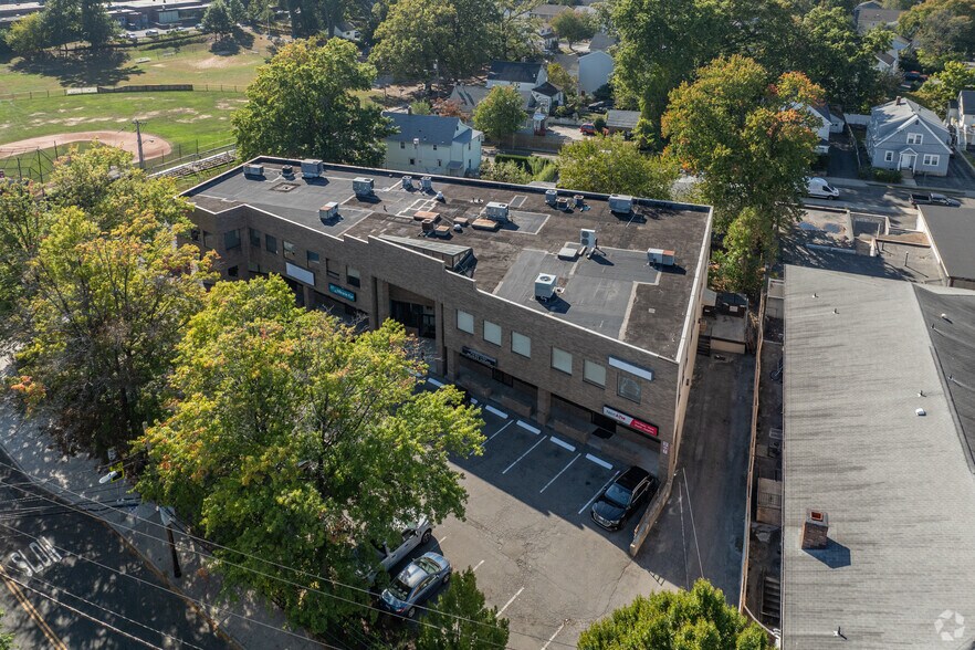 456 Glenbrook Rd, Stamford, CT à louer - Photo principale - Image 1 de 10